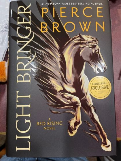 Light Bringer; A Red Rising Novel — Pierce Brown